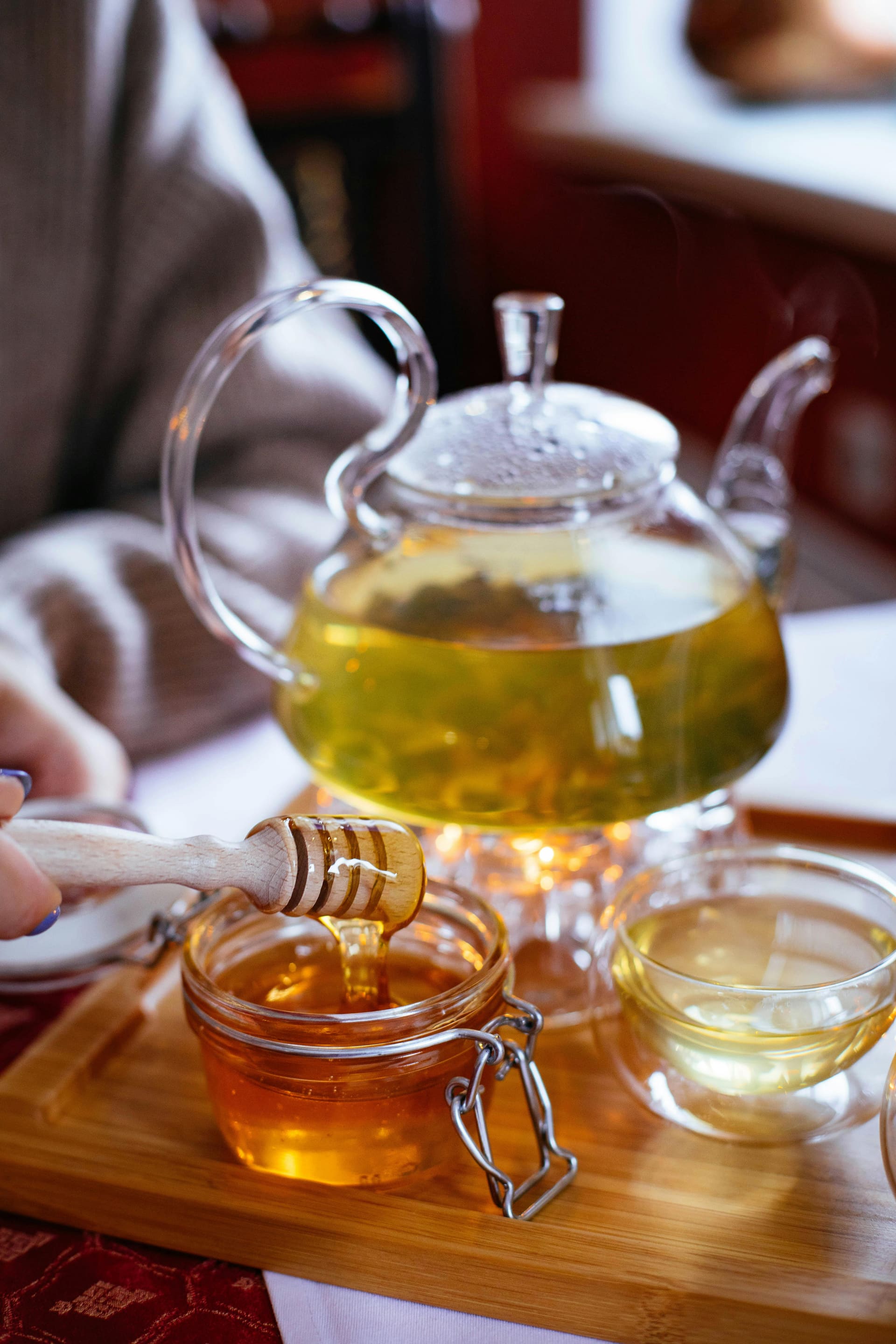 Miele utilizzato in tisane e rimedi naturali